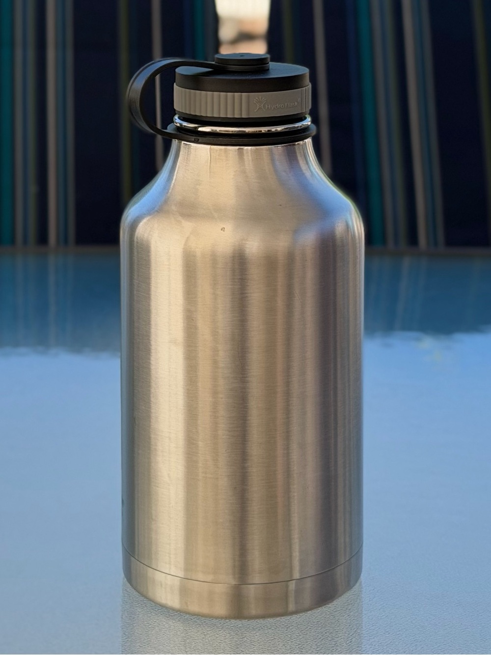 Hydro Flask 64 Oz. Stainless Steel Vacuum Insulated Water Bottle ~ Flawed - Picture 4 of 10